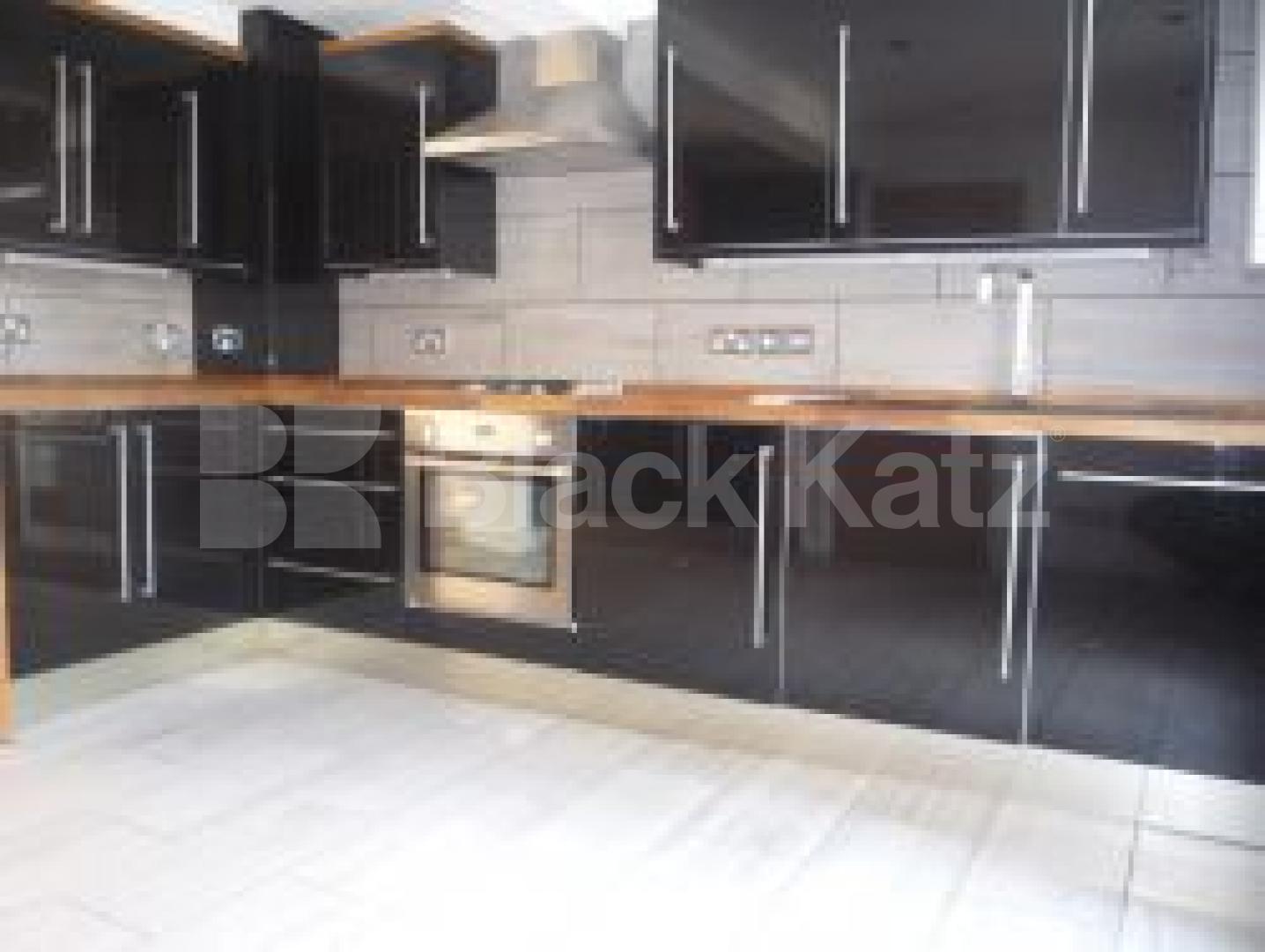 			LET!, 3 Bedroom, 1 bath, 1 reception Flat			 Womesley Road, CROUCH END